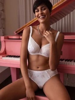 FREYA Daydreaming Plunge Bra - Flora White 10 FREYA Daydreaming Plunge Bra - Flora White -FREYA Shop braforme bra freya daydreaming 400802 flt ls1