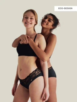 Chantelle Graphic Hipster Period Pants -FREYA Shop braforme chantelle life lingerie period pants c15l40 011 black ls1 88c63e5b 2166 4a99 bec4 a32a64e0a677