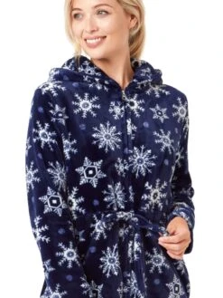 Printed Fleece Robe -FREYA Shop braforme nightwear 38094 navy blue close e8e88ebf 9ea4 4581 9d00 b573182423cc