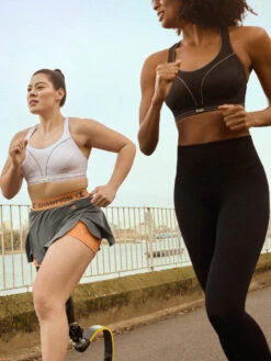 Shock Absorber Ultimate Run Sports Bra - Black/Silver -FREYA Shop braforme shock absorber ultimate run S5044 BSV 7l