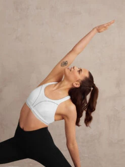 Shock Absorber Ultimate Run Sports Bra - White/Silver 22 Shock Absorber Ultimate Run Sports Bra - White/Silver -FREYA Shop braforme shock absorber ultimate run S5044 WSV 4l