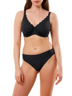 Triumph Amourette W01 Minimizer Bra - Black -FREYA Shop braforme triumph amourette 10210670 0004 2f