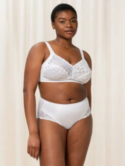 Triumph Delicate Doreen N Full Cup Bra - White -FREYA Shop braforme triumph doreen 10135874 0003 l